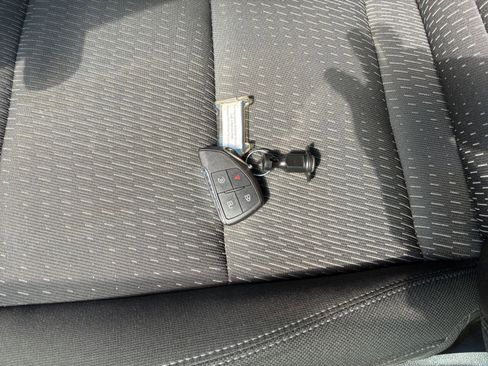 Used 2025 Chevrolet Equinox LT AWD/4WD image 17