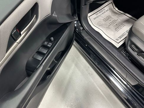 Used 2025 Toyota Camry SE image 9