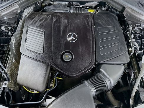 Used 2024 Mercedes-Benz GLC 300 4MATIC image 39