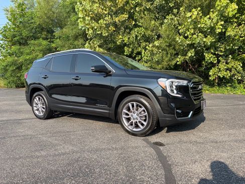 Used 2023 GMC Terrain SLT w/ Infotainment Package II AWD/4WD image 2