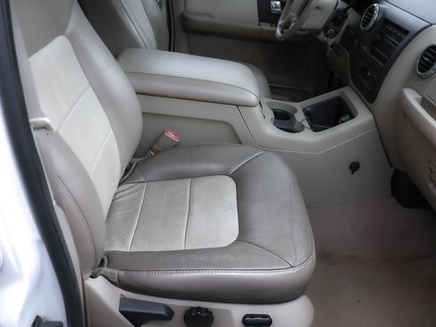 Used 2004 Ford Expedition Eddie Bauer image 7