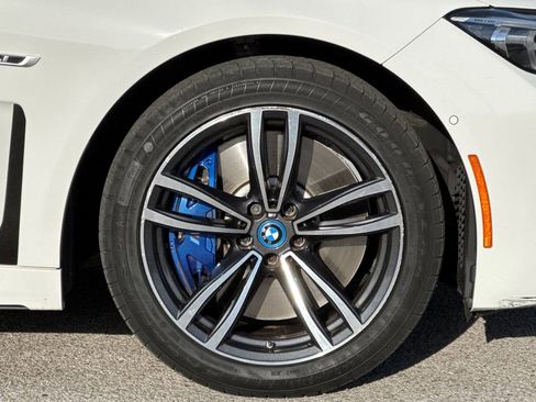 Used 2022 BMW 745e xDrive w/ M Sport Package image 32