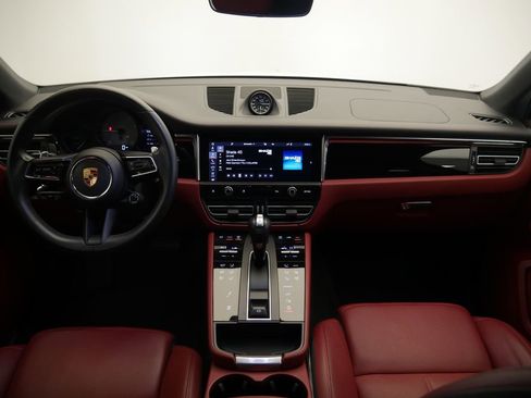 Certified 2023 Porsche Macan S image 34