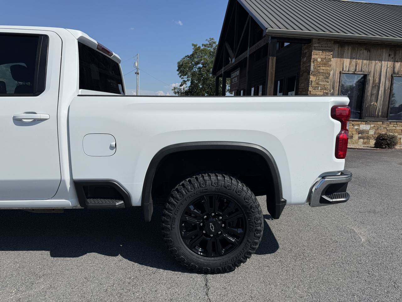 Used 2023 Chevrolet Silverado 2500 LT AWD/4WD image 31