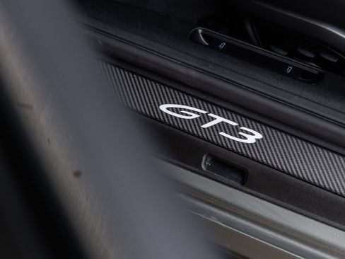 Used 2025 Porsche 911 GT3 RWD image 31