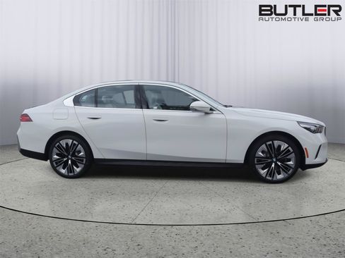 New 2027 BMW 530i w/ Premium Package RWD image 8