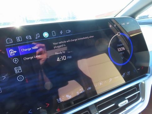 Used 2025 Chevrolet Equinox EV LT w/ Convenience Package II image 25