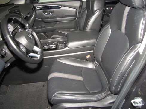Certified 2025 Honda Pilot EX-L image 8