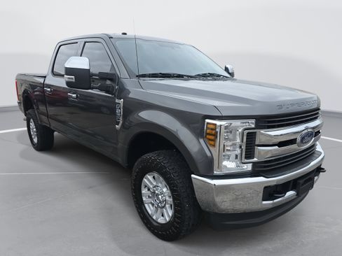 Used 2018 Ford F250 XLT image 3