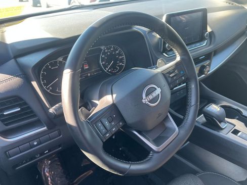 Used 2025 Nissan Rogue SV FWD image 28