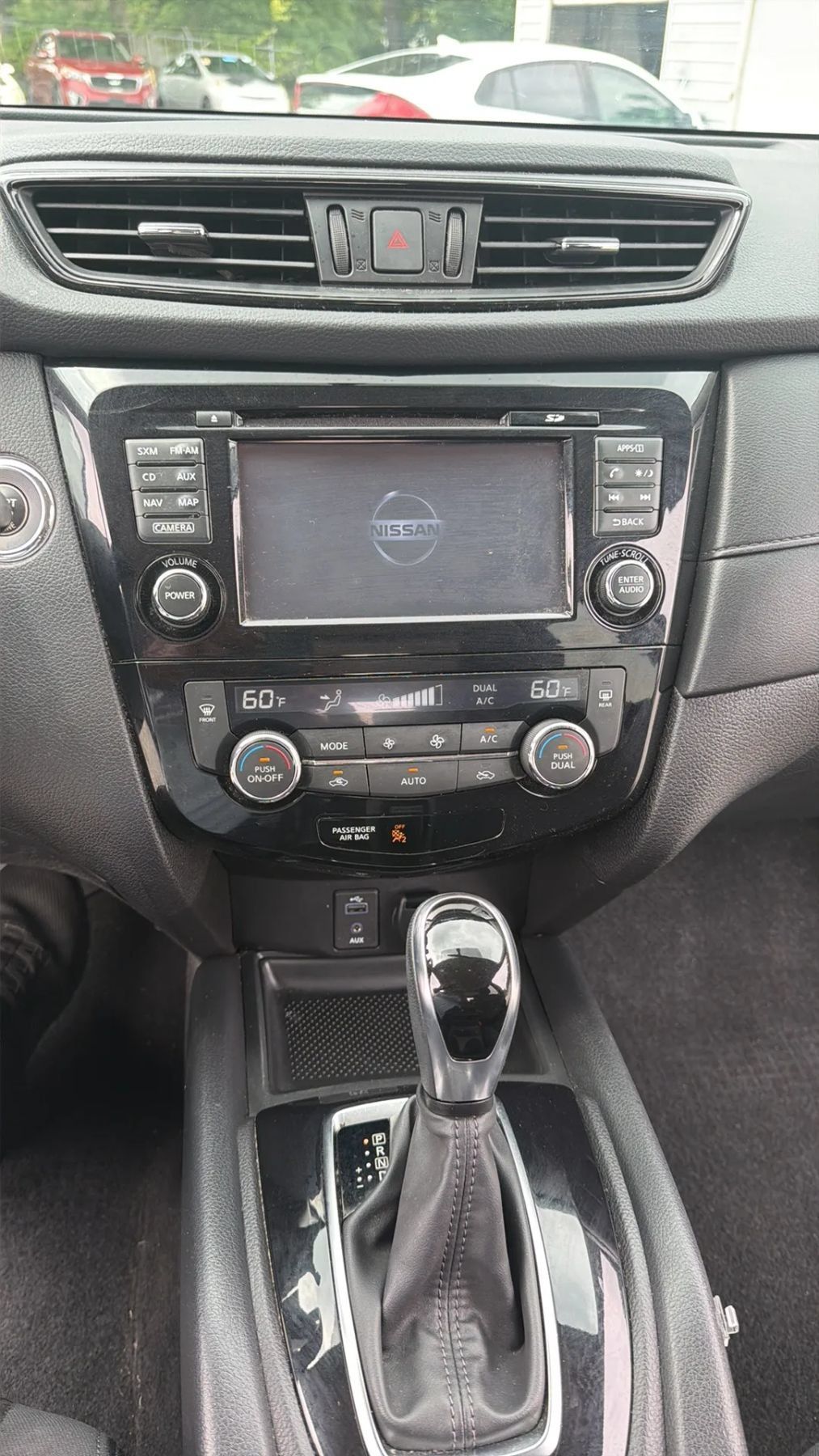 Used 2017 Nissan Rogue SV AWD/4WD image 34