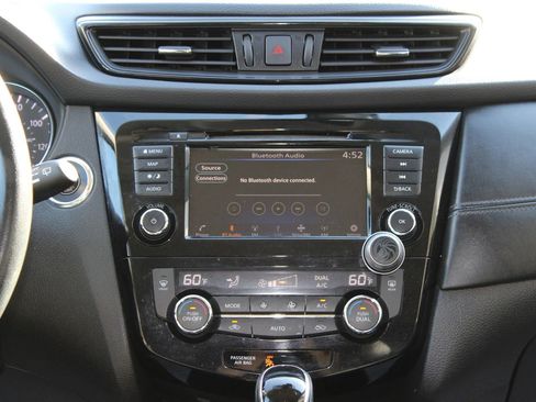 Used 2018 Nissan Rogue SL image 31