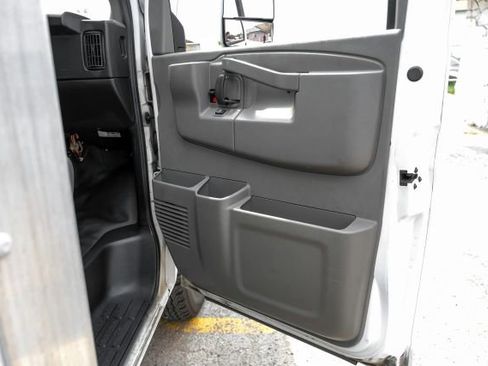Used 2019 GMC Savana 3500 w/ Power Convenience Package image 31