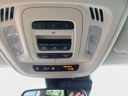 Used 2022 Buick Envision Essence w/ Technology Package I image 32