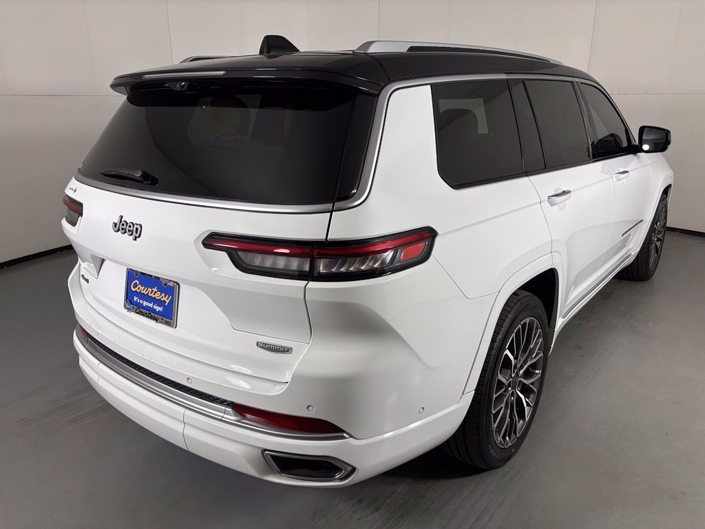 Used 2023 Jeep Grand Cherokee L Summit AWD/4WD image 8