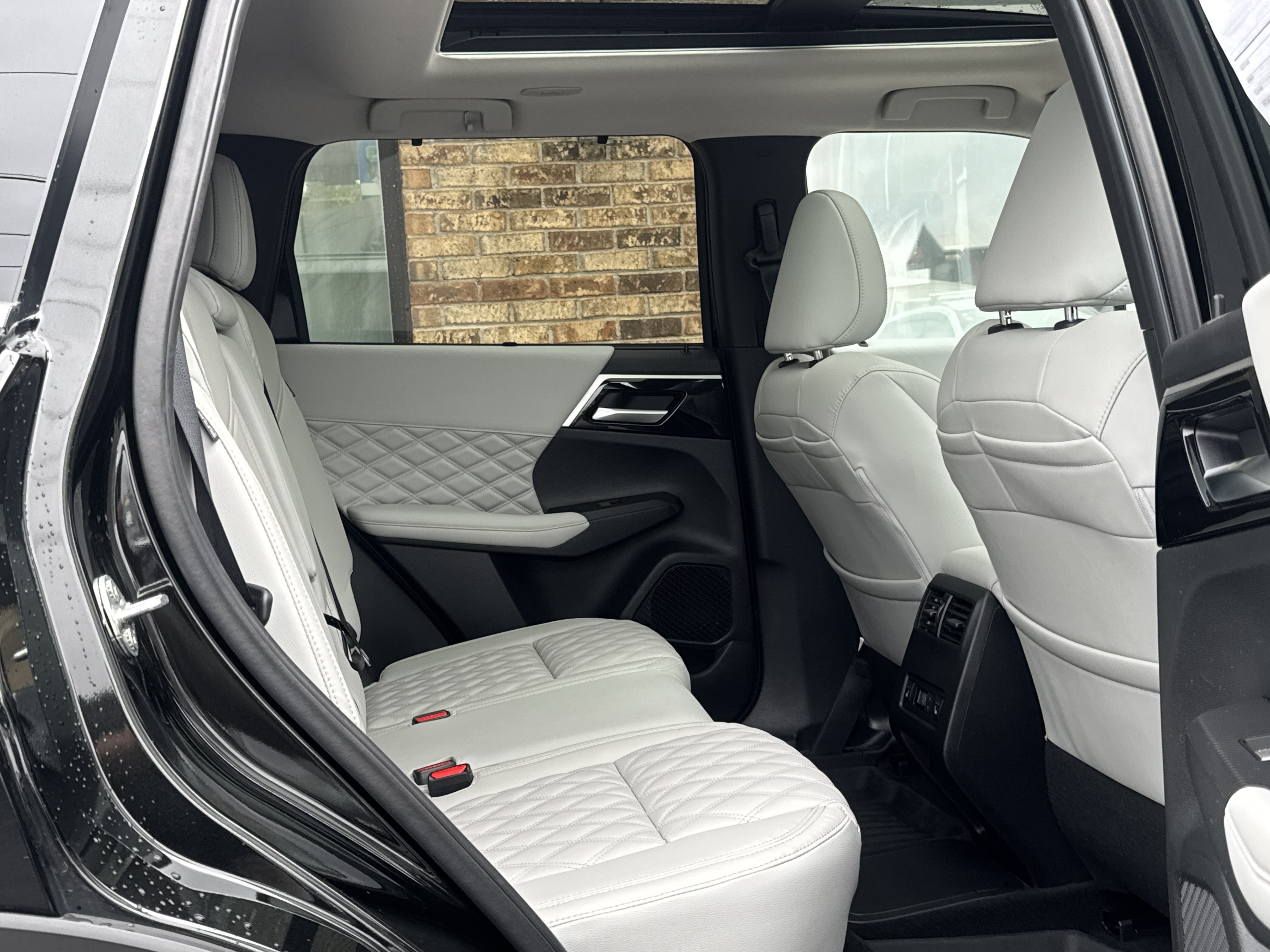Used 2024 Mitsubishi Outlander SEL AWD/4WD image 14