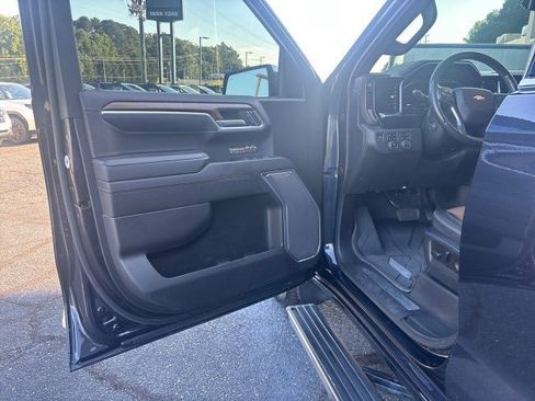 Used 2023 Chevrolet Silverado 1500 High Country w/ High Country Premium Package AWD/4WD image 9