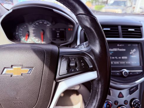 Used 2017 Chevrolet Sonic LT w/ Convenience Package image 25