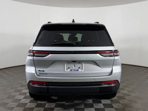 Used 2023 Jeep Grand Cherokee Altitude AWD/4WD image 8