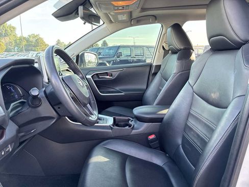 Used 2020 Toyota RAV4 Limited AWD/4WD image 13