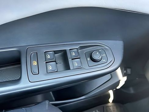 Used 2024 Volkswagen Taos SE AWD/4WD image 34