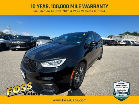Certified 2022 Chrysler Pacifica Limited w/ S Appearance Package FWD image 1