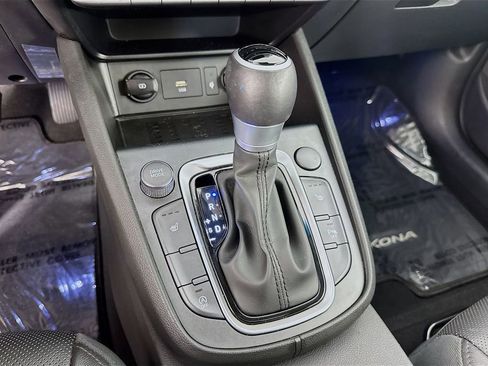 Used 2022 Hyundai Kona Limited image 40