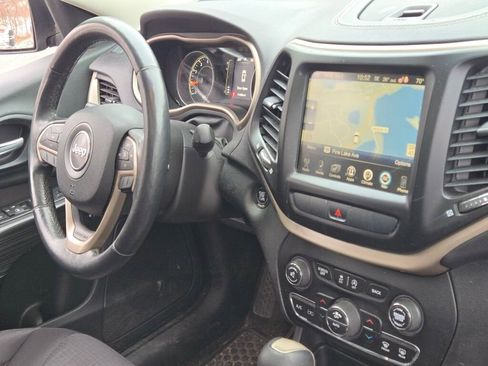 Used 2015 Jeep Cherokee Latitude w/ Comfort/Convenience Group image 5