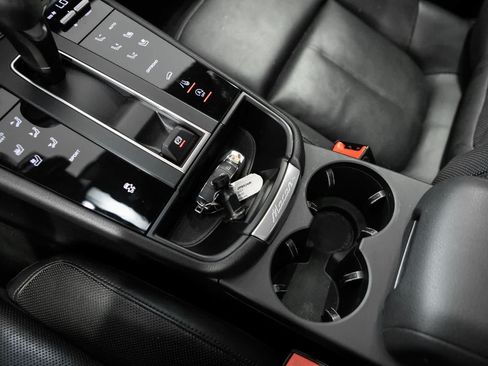 Certified 2023 Porsche Macan AWD/4WD image 25