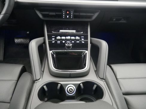 Certified 2026 Porsche Cayenne AWD/4WD image 42