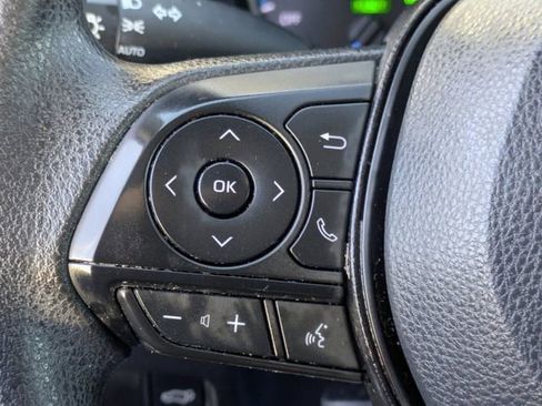 Used 2022 Toyota RAV4 XLE image 22