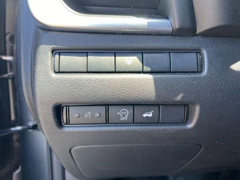 Used 2025 Nissan Rogue SV AWD/4WD image 10