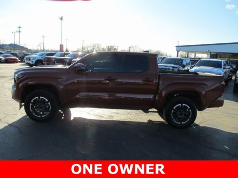 Used 2025 Toyota Tacoma TRD Sport image 9