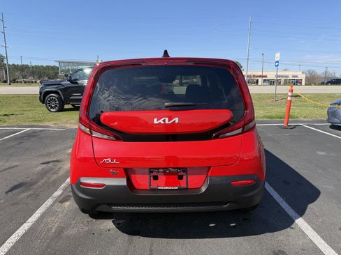 Used 2022 Kia Soul LX w/ Technology Package image 6