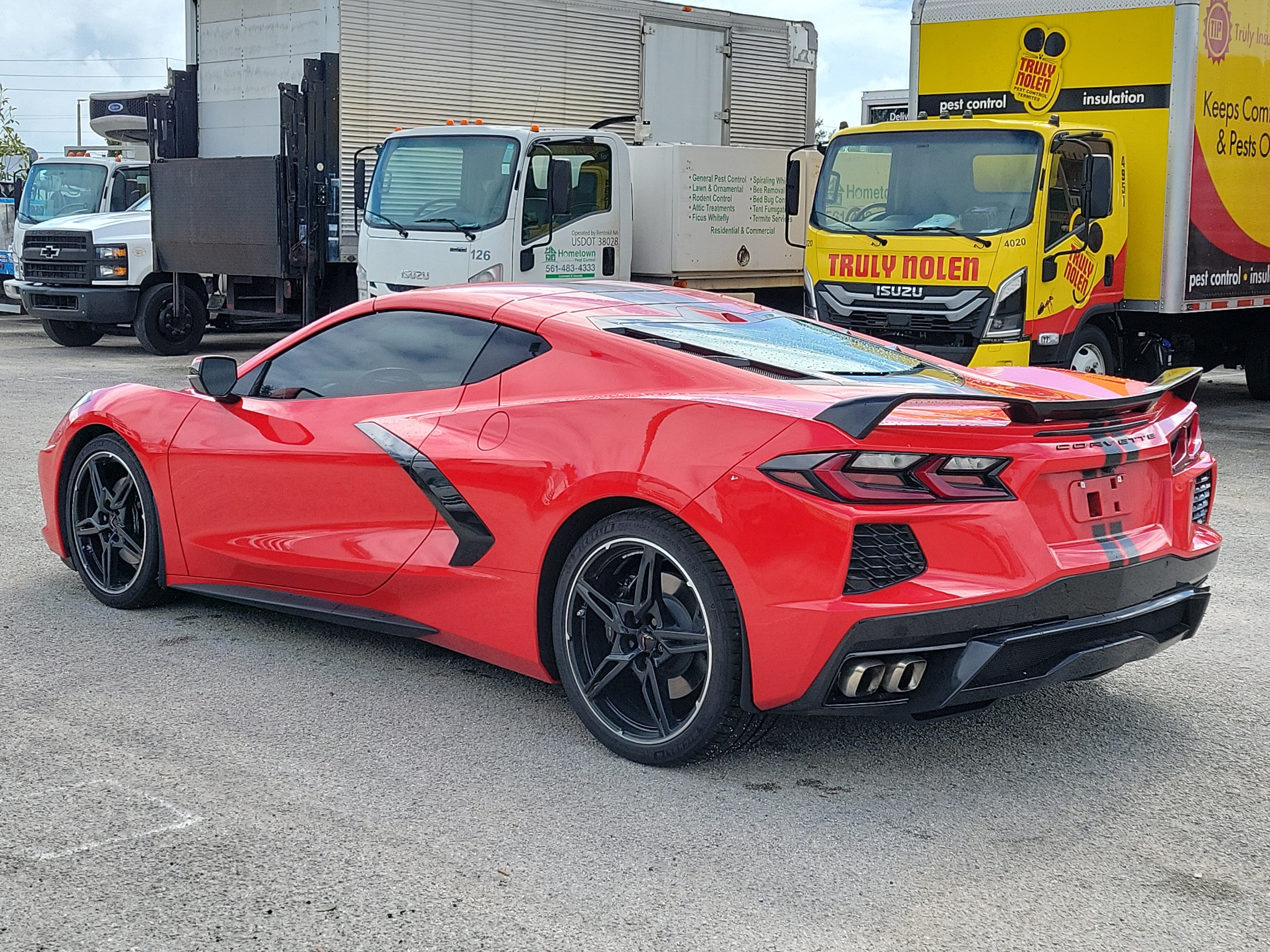 Used 2021 Chevrolet Corvette Stingray Preferred Cpe w/ Engine Appearance Package RWD image 3