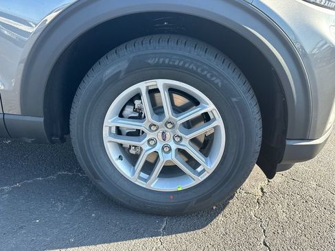 Used 2026 Ford Explorer Active RWD image 11