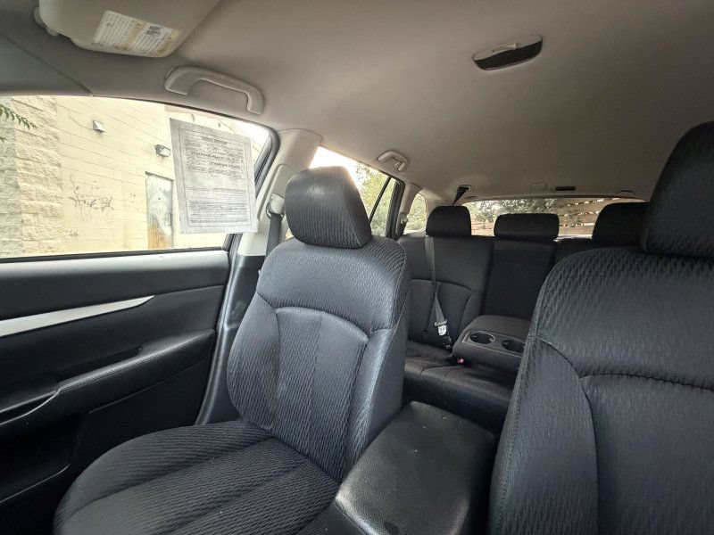 Used 2012 Subaru Outback 2.5i Premium w/ All-Weather Pkg AWD/4WD image 13