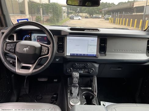 Used 2023 Ford Bronco Outer Banks AWD/4WD image 12