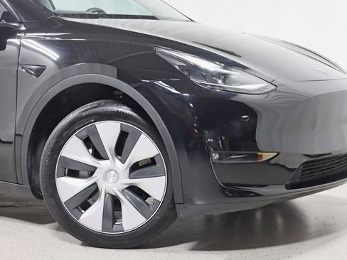 Used 2024 Tesla Model Y Long Range image 5