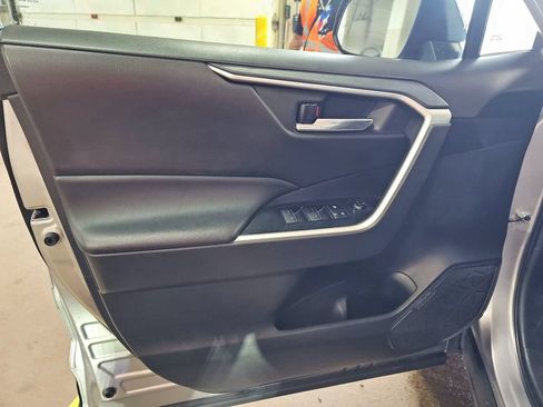 Used 2022 Toyota RAV4 XLE w/ Convenience Package AWD/4WD image 17