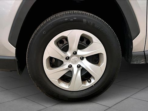 Used 2022 Toyota RAV4 LE image 10