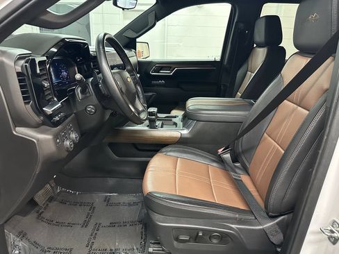 Used 2024 Chevrolet Silverado 1500 High Country w/ Technology Package AWD/4WD image 19