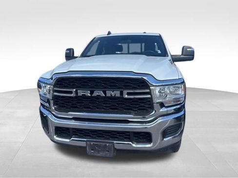 Used 2024 RAM 2500 Tradesman w/ Chrome Appearance Group AWD/4WD image 3