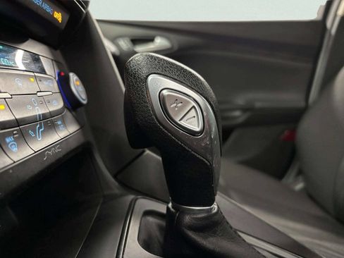 Used 2018 Ford Focus SE w/ SE Appearance Package image 28