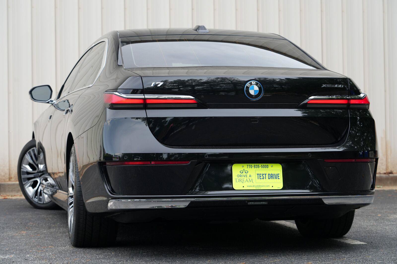 Used 2023 BMW i7 xDrive60 AWD/4WD image 6