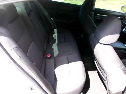 Used 2023 Nissan Altima 2.5 SV image 16