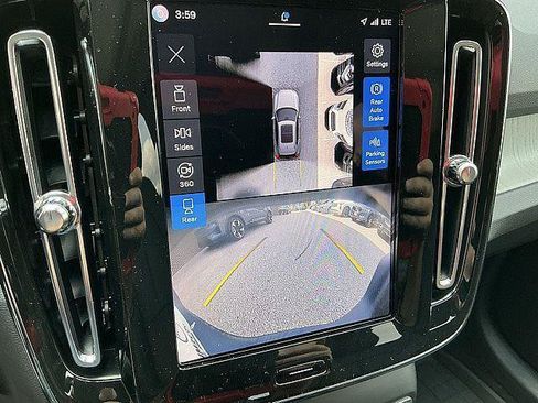 Certified 2025 Volvo XC40 B5 Ultra w/ Climate Package AWD/4WD image 27