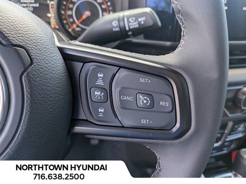 Used 2026 Jeep Gladiator Mojave AWD/4WD image 24