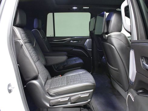 Used 2023 Cadillac Escalade ESV V w/ Heavy-Duty Trailer Package image 19