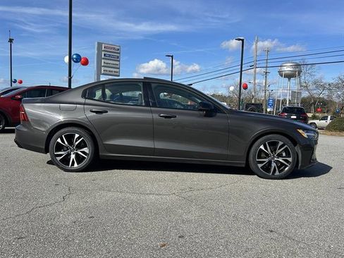 Used 2024 Volvo S60 B5 Core image 4